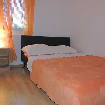Apartman Husic Паг Стая снимка