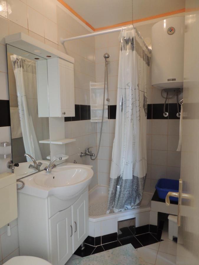 Apartman Husic Паг Екстериор снимка