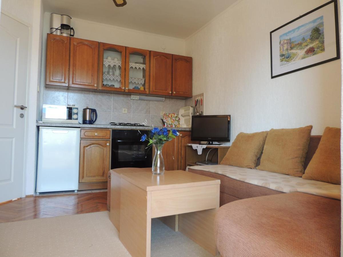 Apartman Husic Паг Екстериор снимка