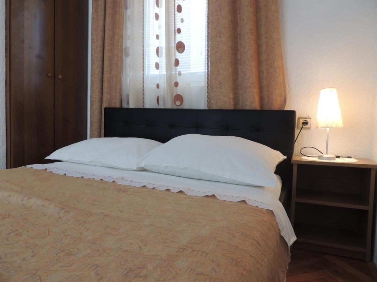 Apartman Husic Паг Екстериор снимка