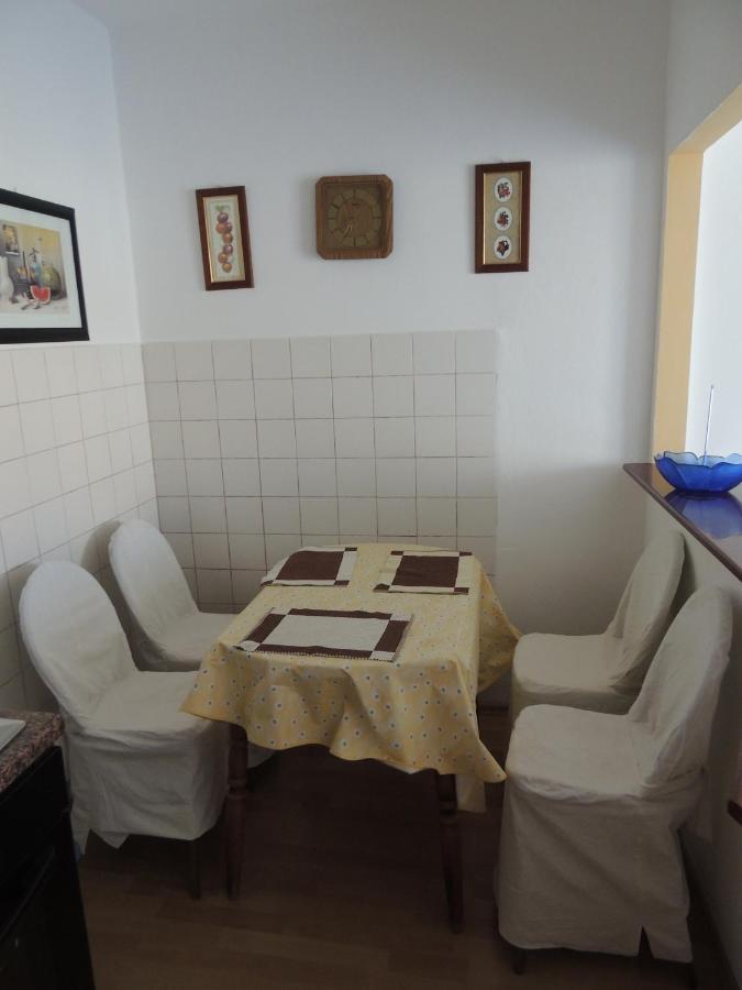 Apartman Husic Паг Екстериор снимка