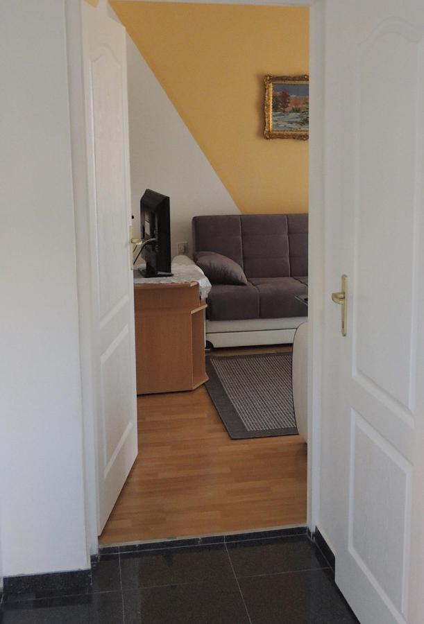 Apartman Husic Паг Екстериор снимка