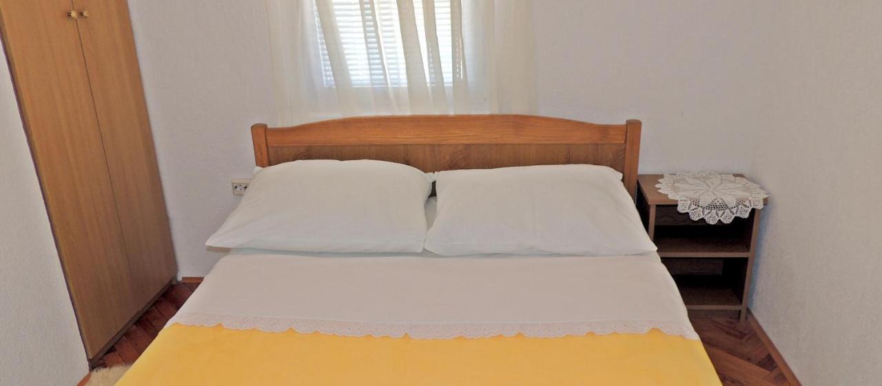 Apartman Husic Паг Екстериор снимка