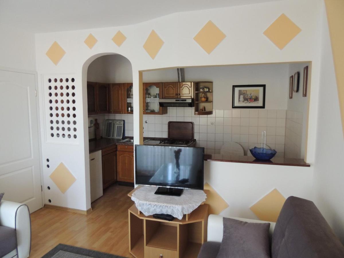 Apartman Husic Паг Екстериор снимка