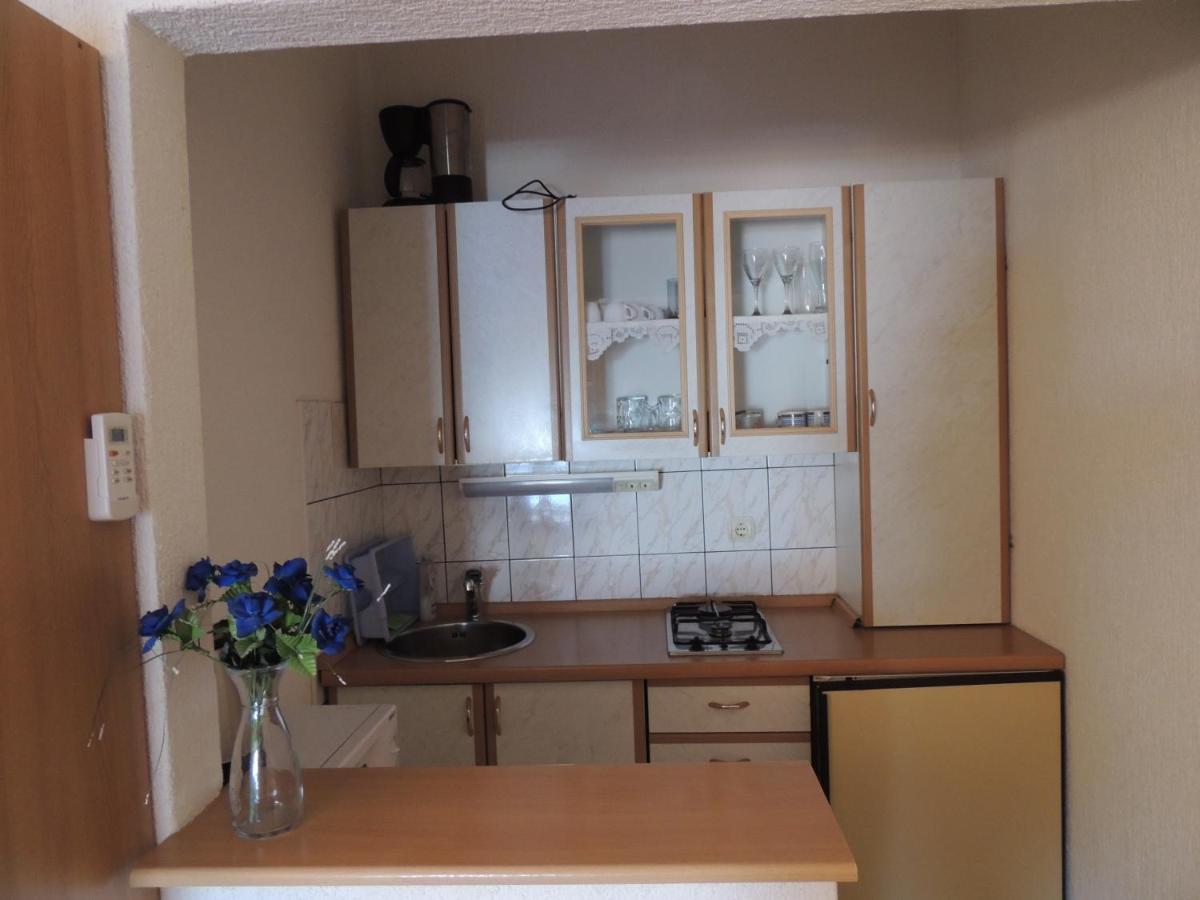 Apartman Husic Паг Екстериор снимка