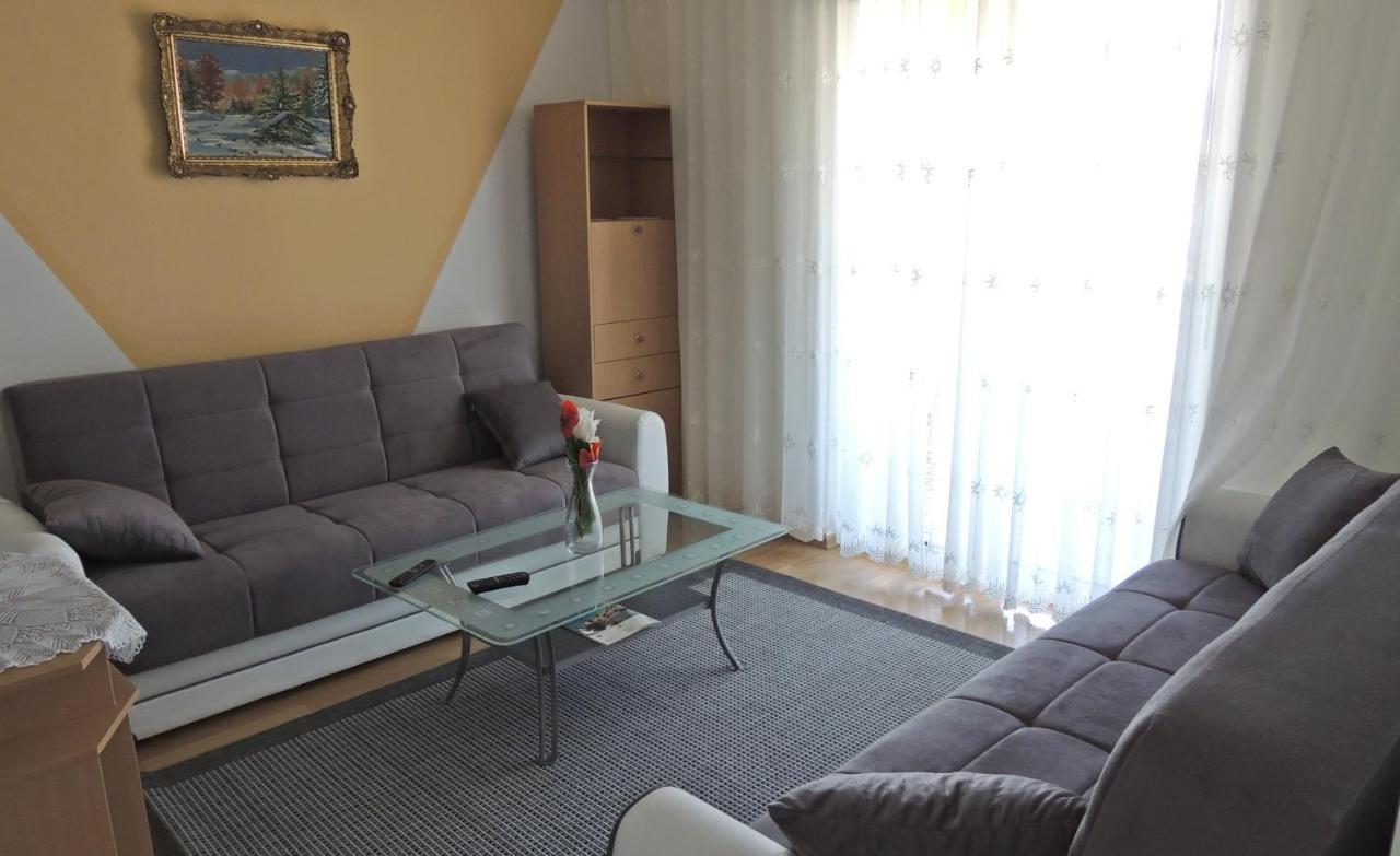 Apartman Husic Паг Екстериор снимка