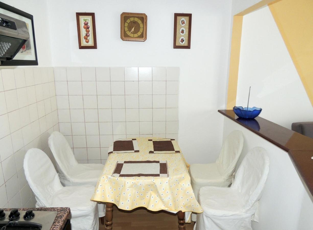Apartman Husic Паг Екстериор снимка