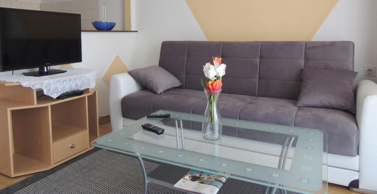 Apartman Husic Паг Екстериор снимка