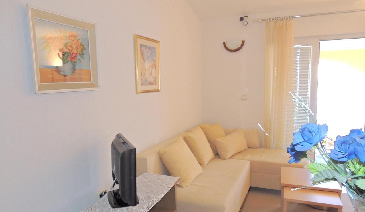 Apartman Husic Паг Екстериор снимка