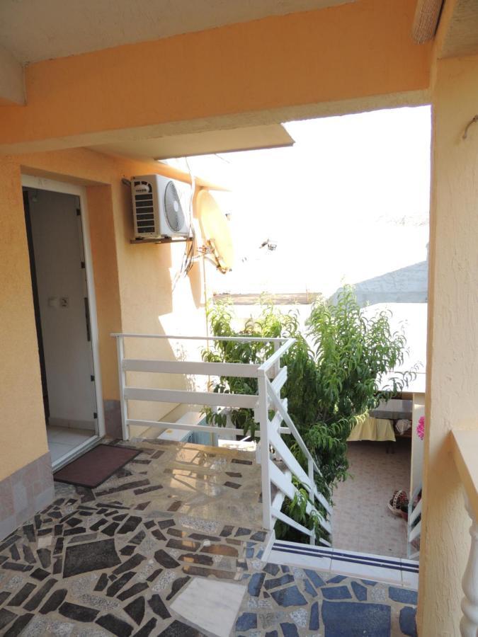 Apartman Husic Паг Екстериор снимка