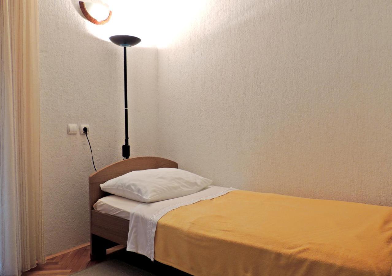 Apartman Husic Паг Екстериор снимка