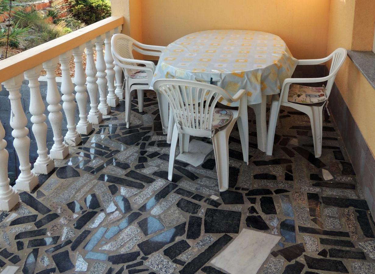 Apartman Husic Паг Екстериор снимка