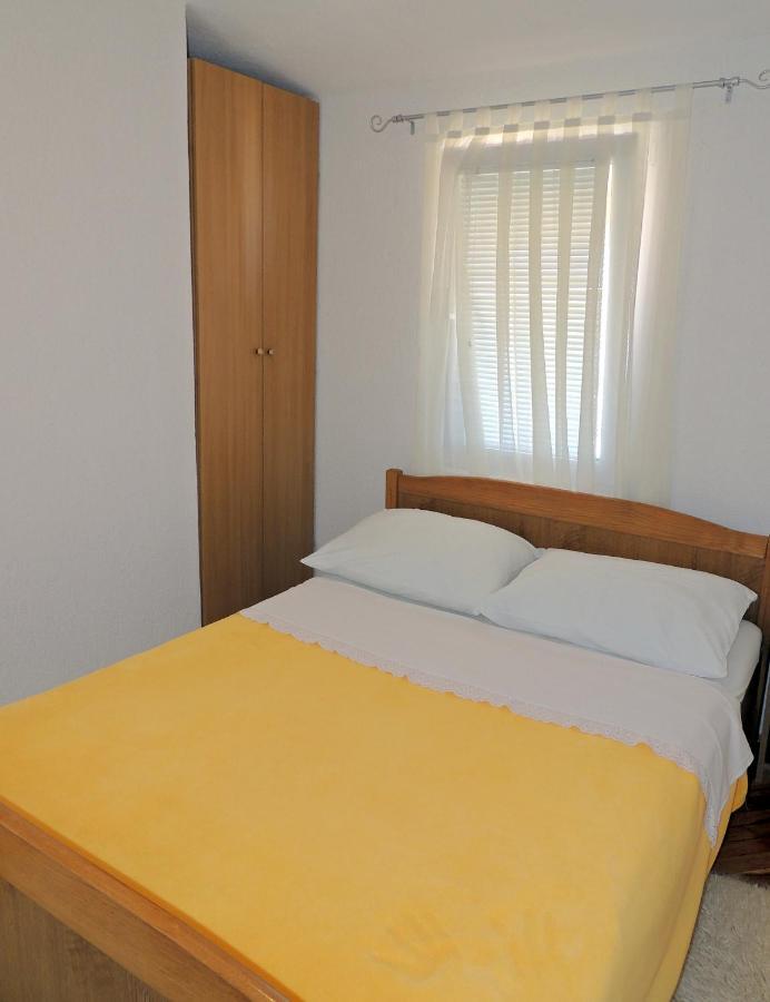 Apartman Husic Паг Екстериор снимка