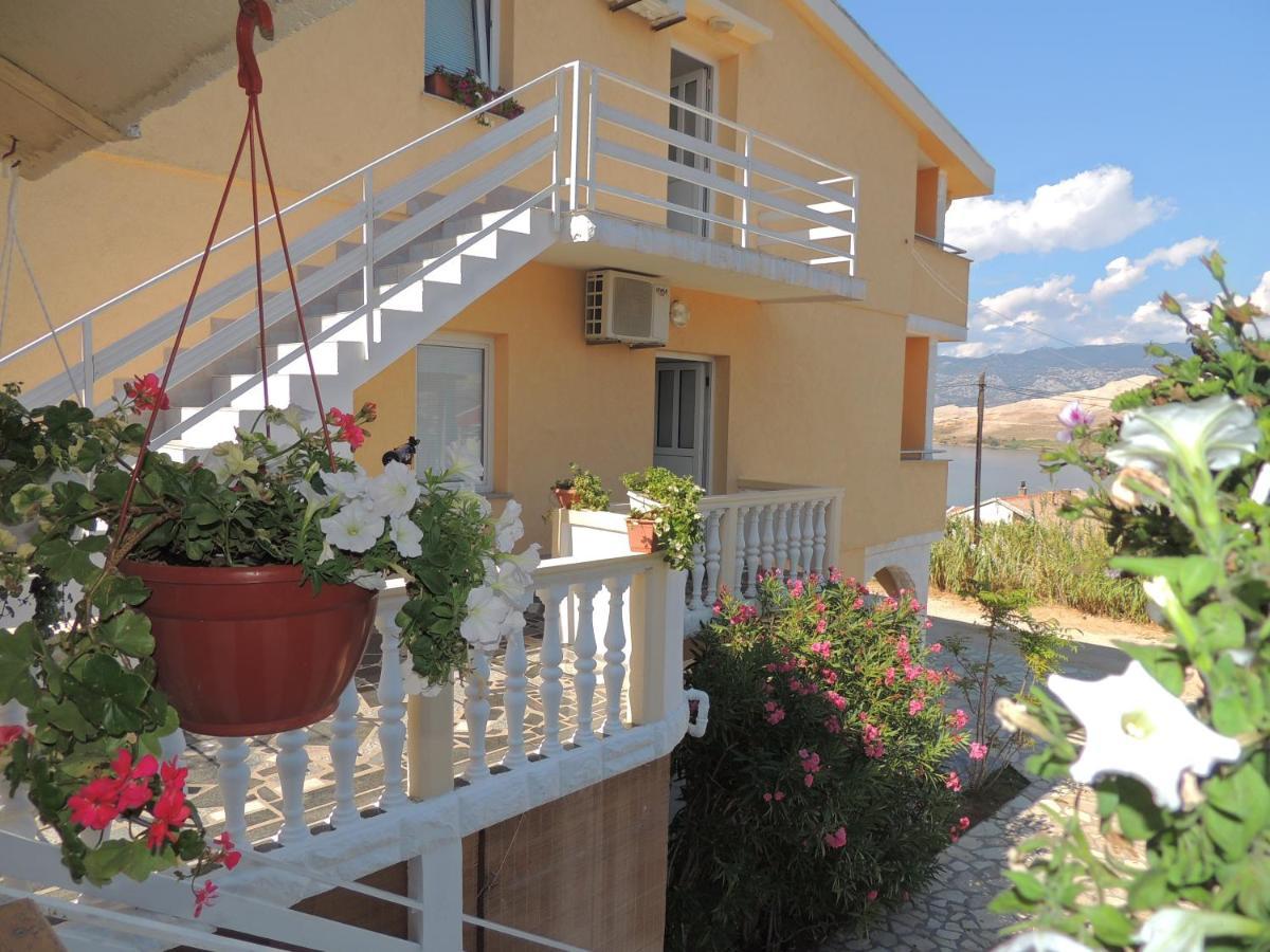 Apartman Husic Паг Екстериор снимка