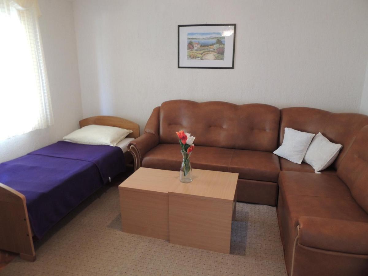 Apartman Husic Паг Екстериор снимка