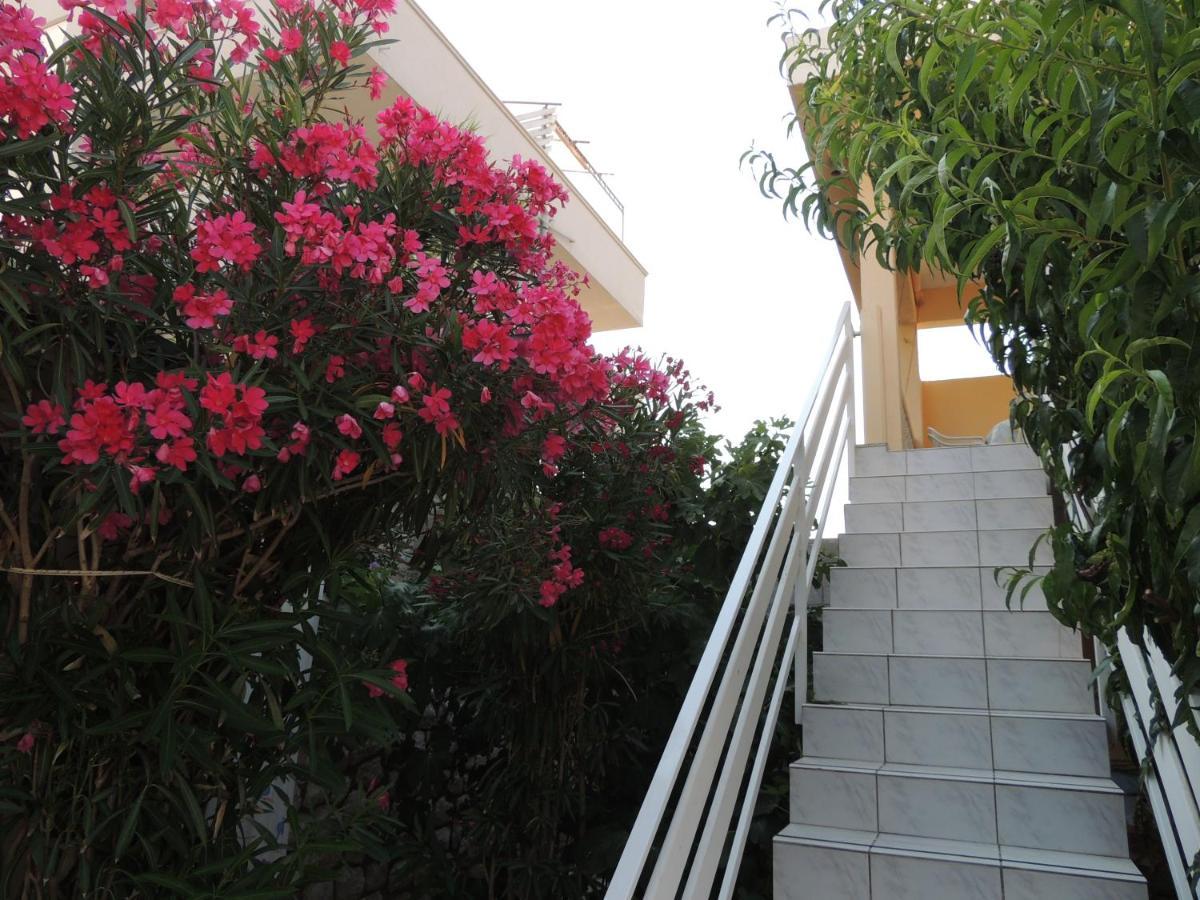 Apartman Husic Паг Екстериор снимка