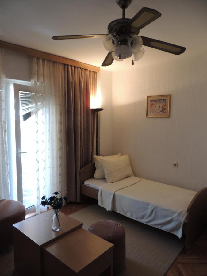 Apartman Husic Паг Екстериор снимка
