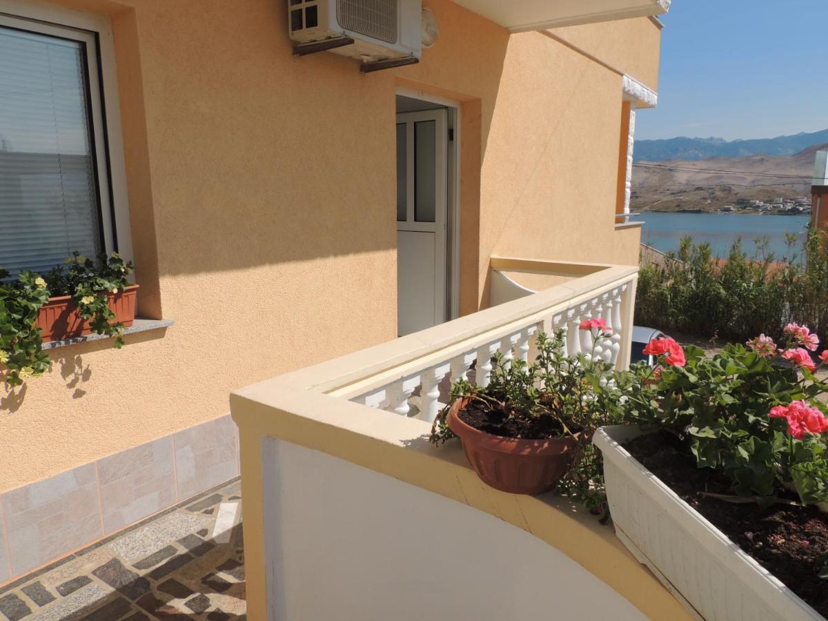 Apartman Husic Паг Екстериор снимка